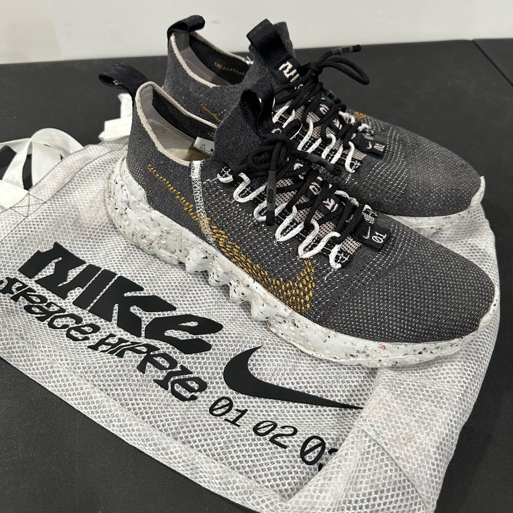 Nike Space Hippie 01